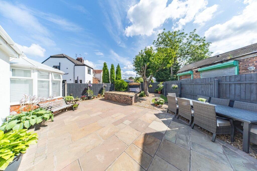 1 Longview Drive garden.jpg