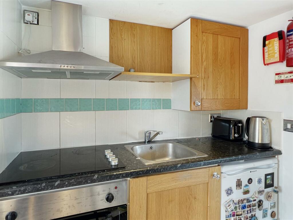 kitchen .jpg