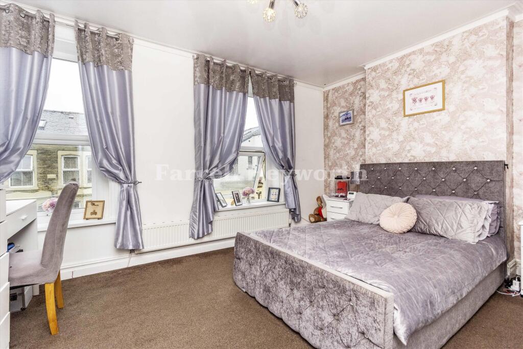 Bedroom 1 T202505221629.jpg