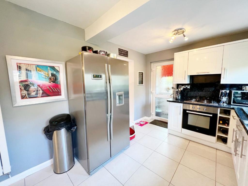 Kitchen pic 2.jpg