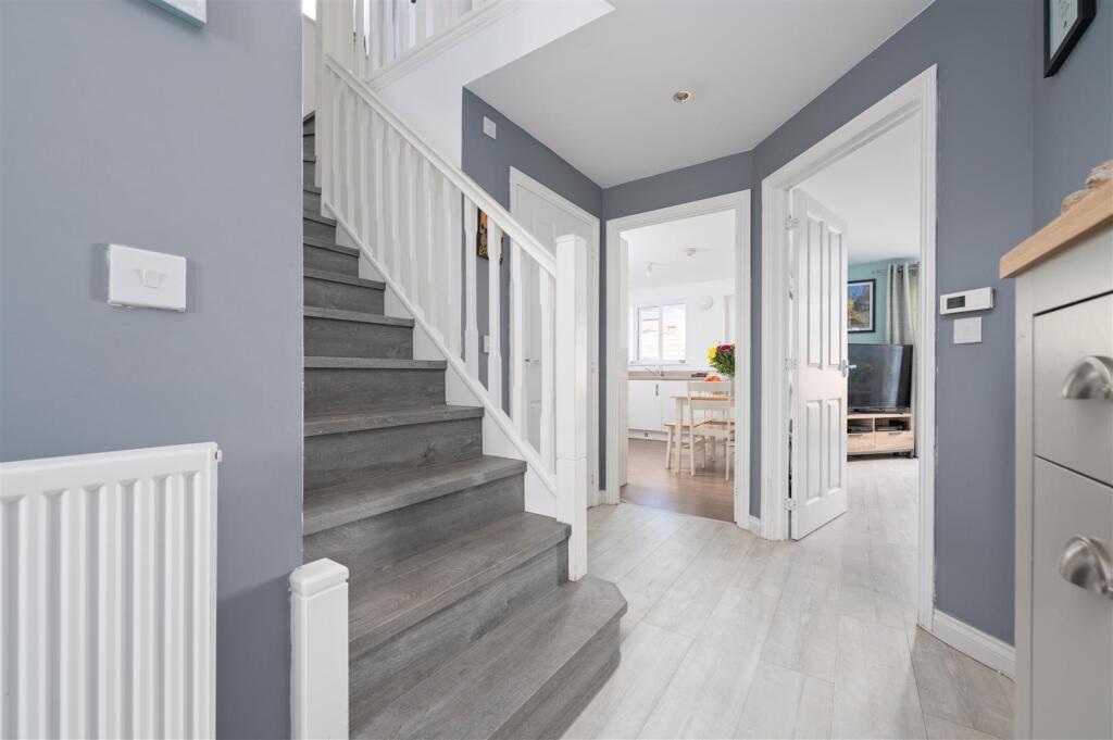 12 Russell Avenue 004.JPG