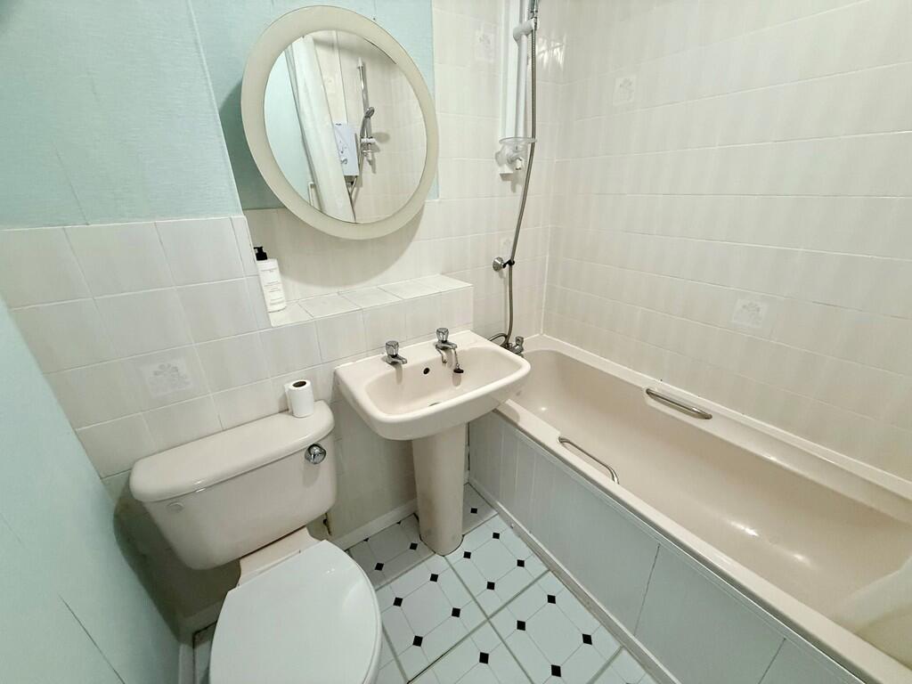 18 Dorking Bathro...