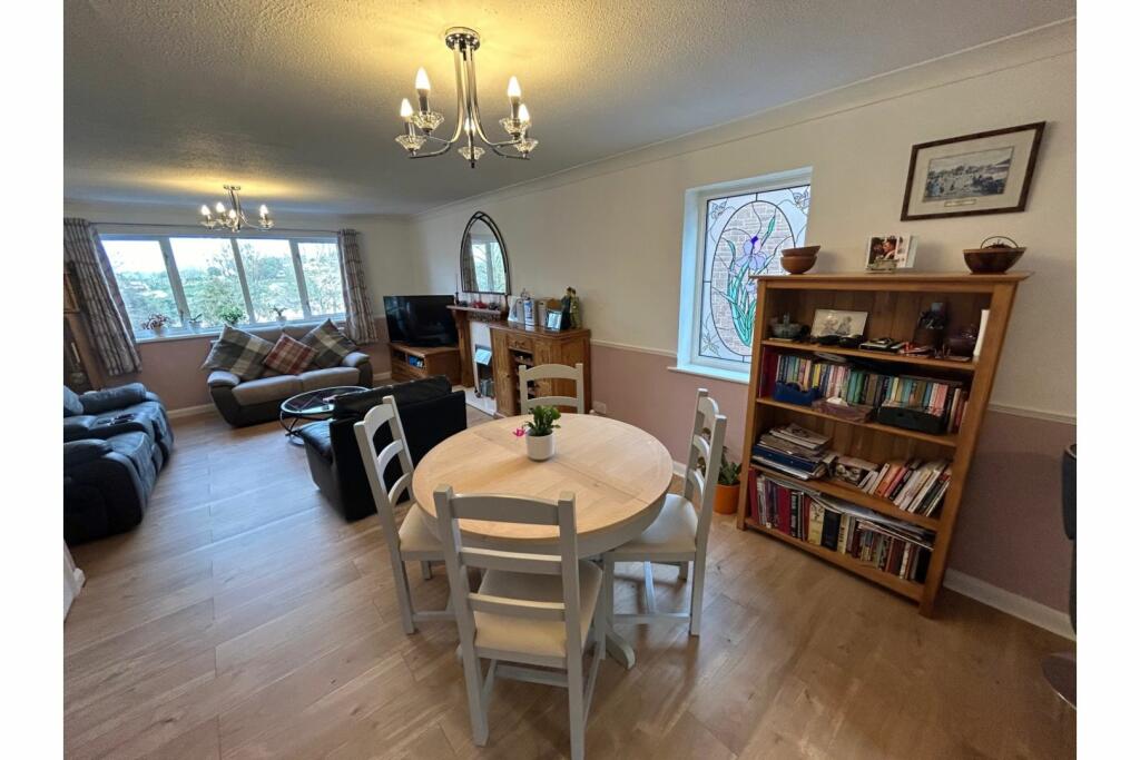 Lounge/Dining Room