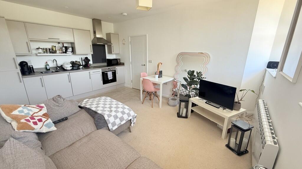 Lounge/Kitchen (V...