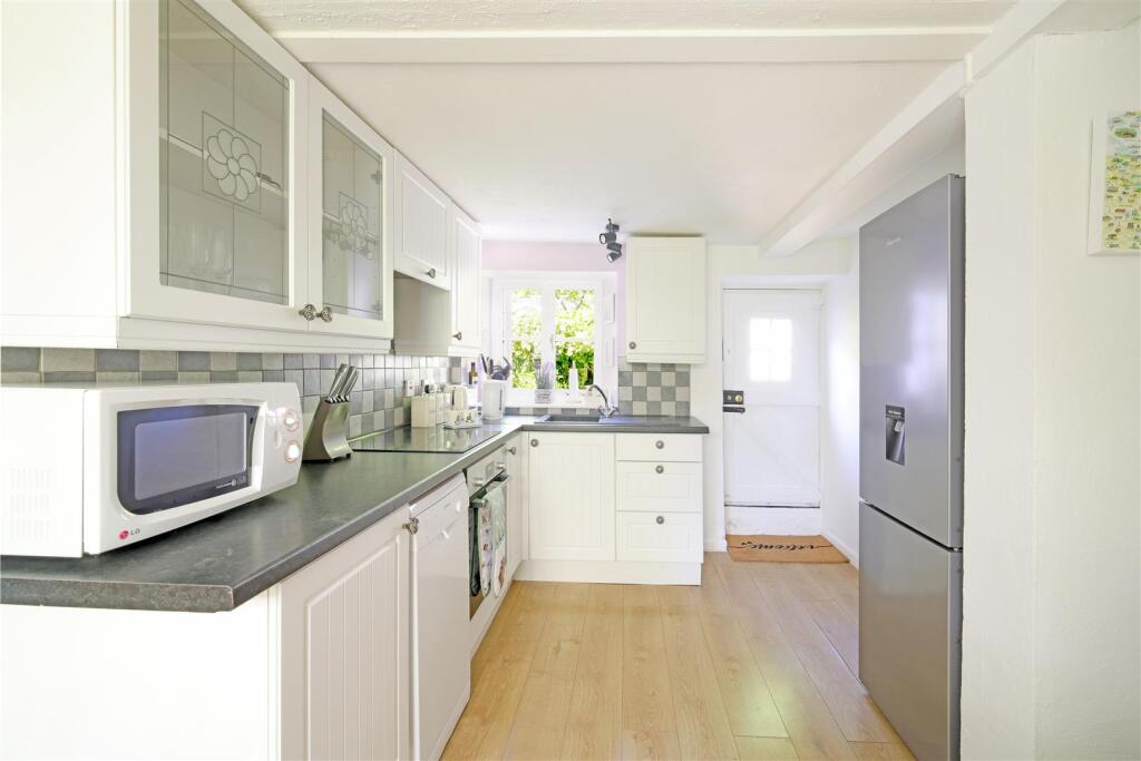 Kitchen 1.jpg