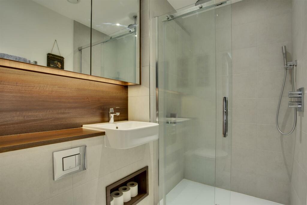 Linnet Court Principle En-Suite