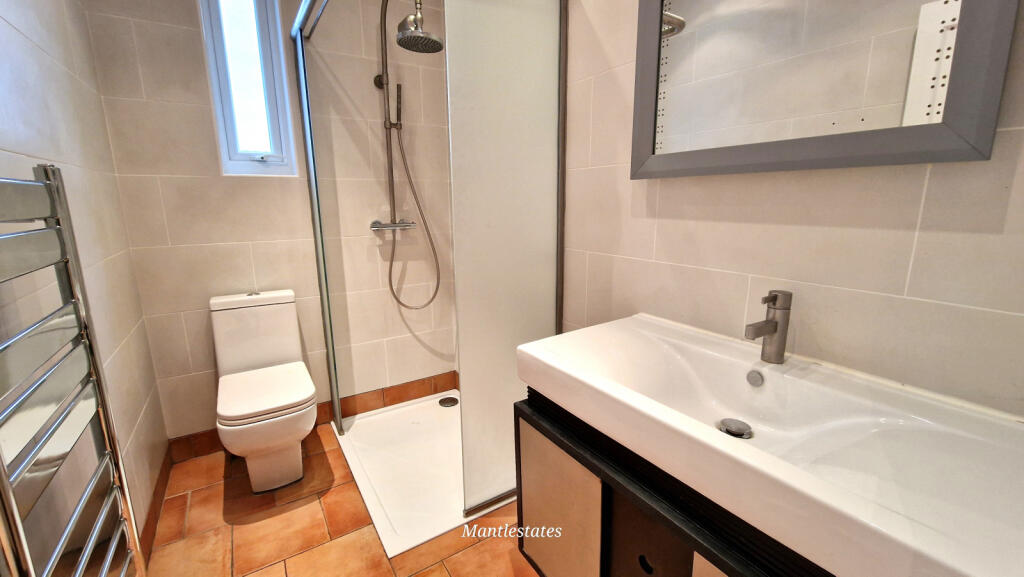 SHOWER ROOM