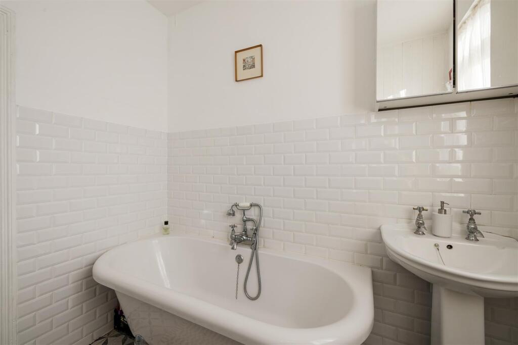 Dagenham Road, E10