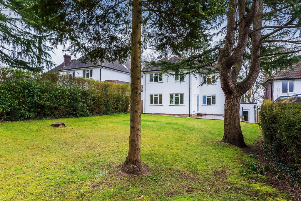 Garden to house 3.jpg