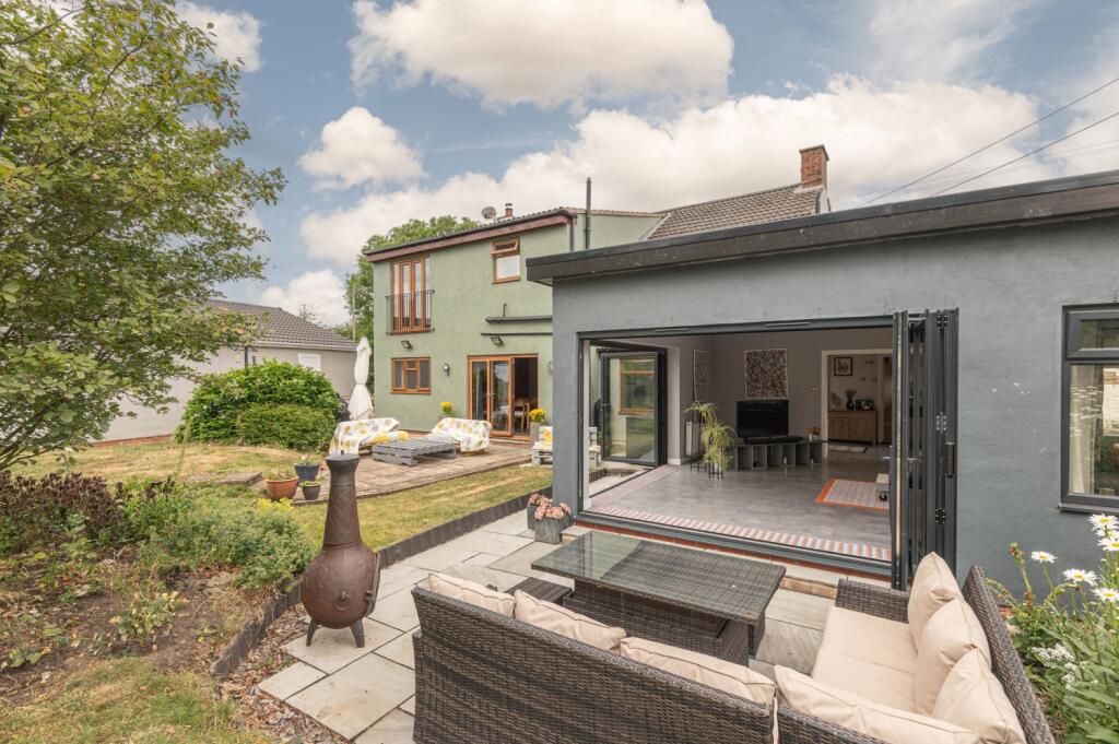 Rear view of  lounge and diner