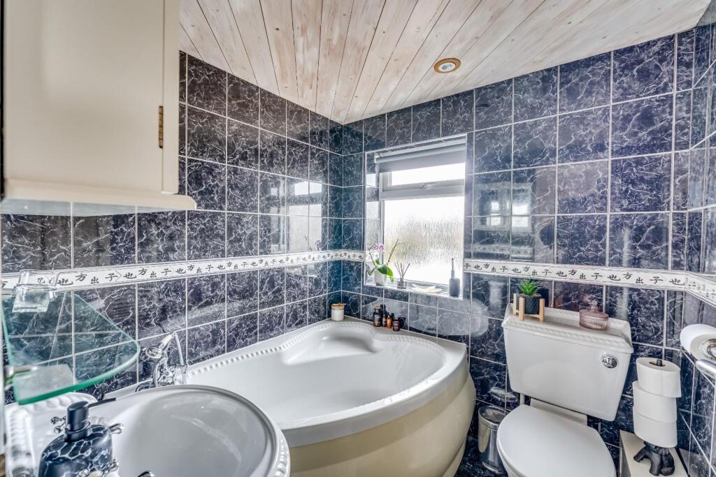 6 Graitney Close Cleeve-13.jpg