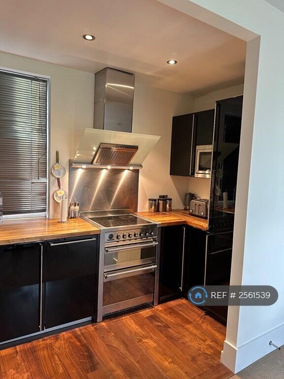 Kitchen With Built In Appliances
