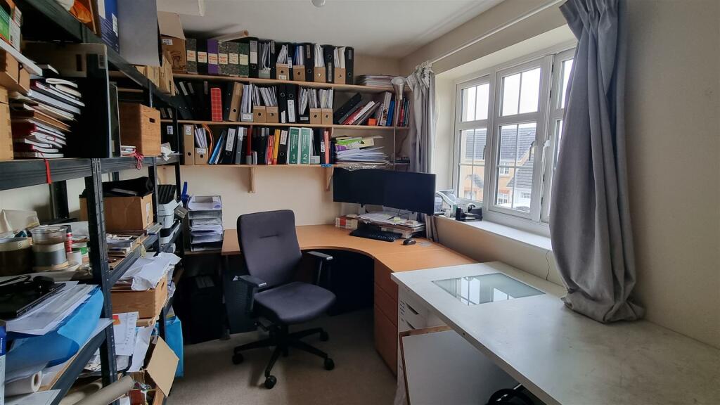 10a Bedroom 2.jpg