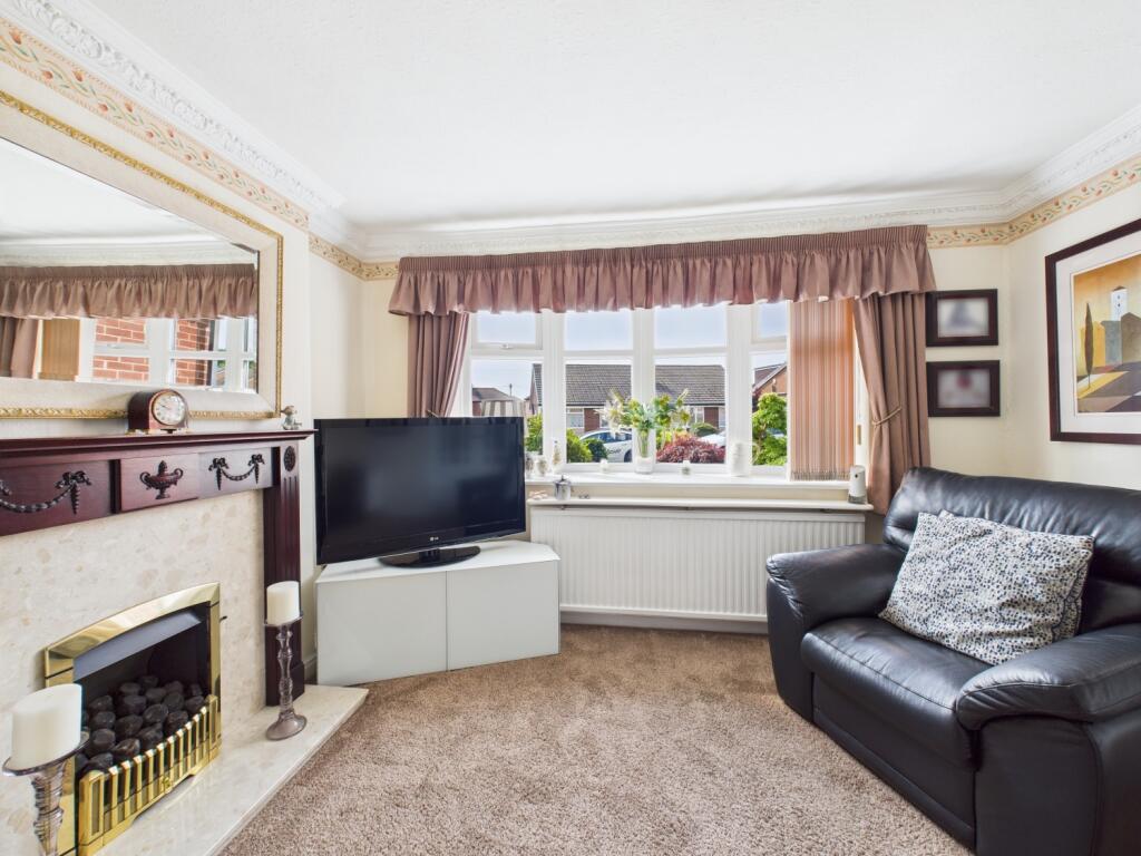 CAM03729G0-PR0073-STILL011