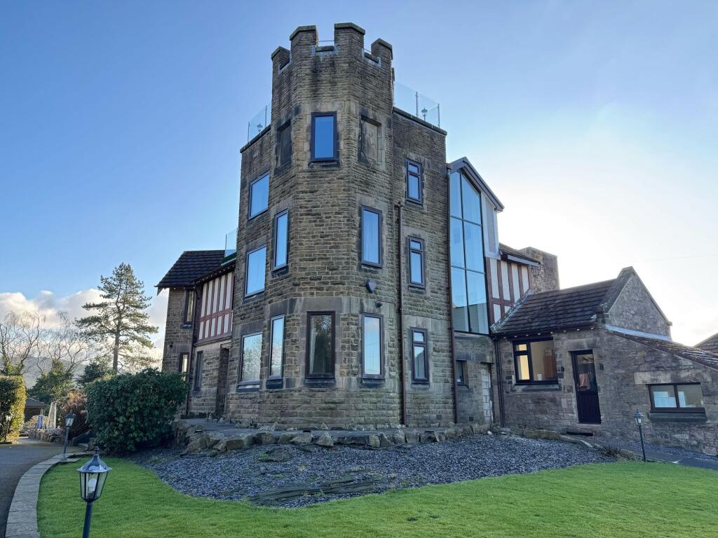 CASTLE MANOR