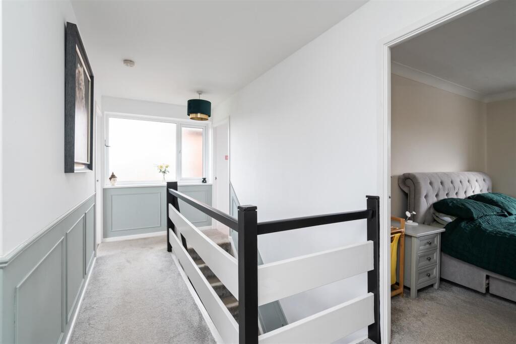 47 Chantry Heath Crescent_12.jpg