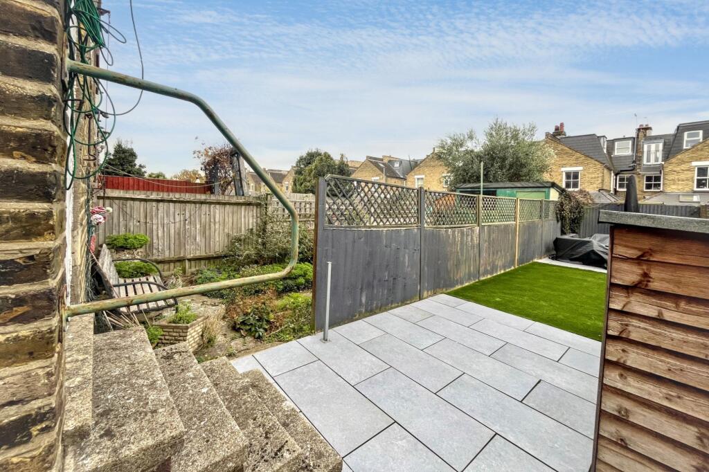 102 Swaby Road, Earlsfield, London SW18 3QZ