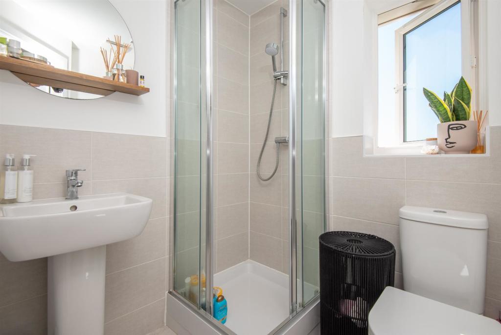 en suite d.jpg
