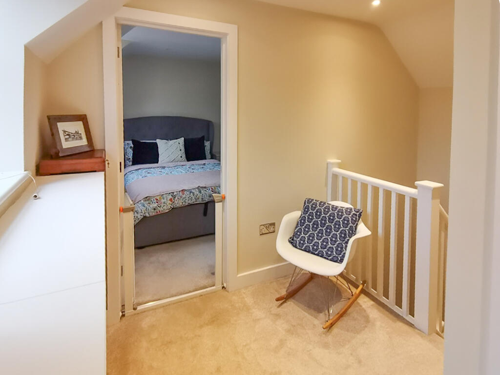 O_1gfh4kd96m71u961b121f1voqq8-12