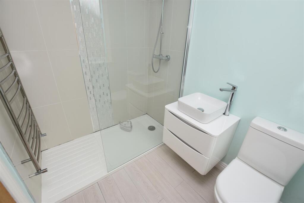En Suite Shower Room.JPG