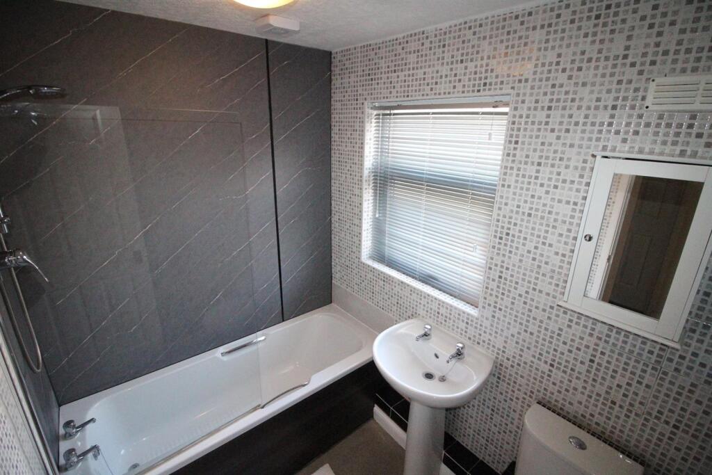 43 Northpark-Bath.JPG