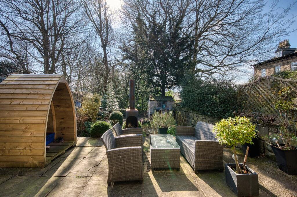 Garden - dining patio.jpg