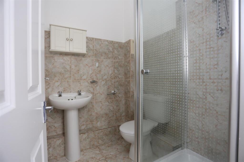 6, 35 Vernon Terrace Shower (1).JPG