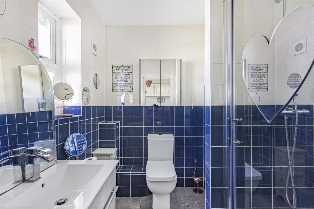 Wickets Family Bathroom.jpg