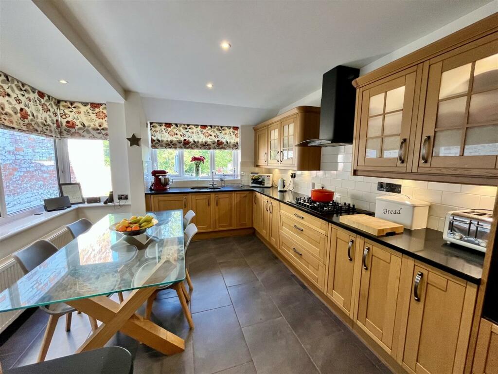 Kitchen &amp; Dining Room