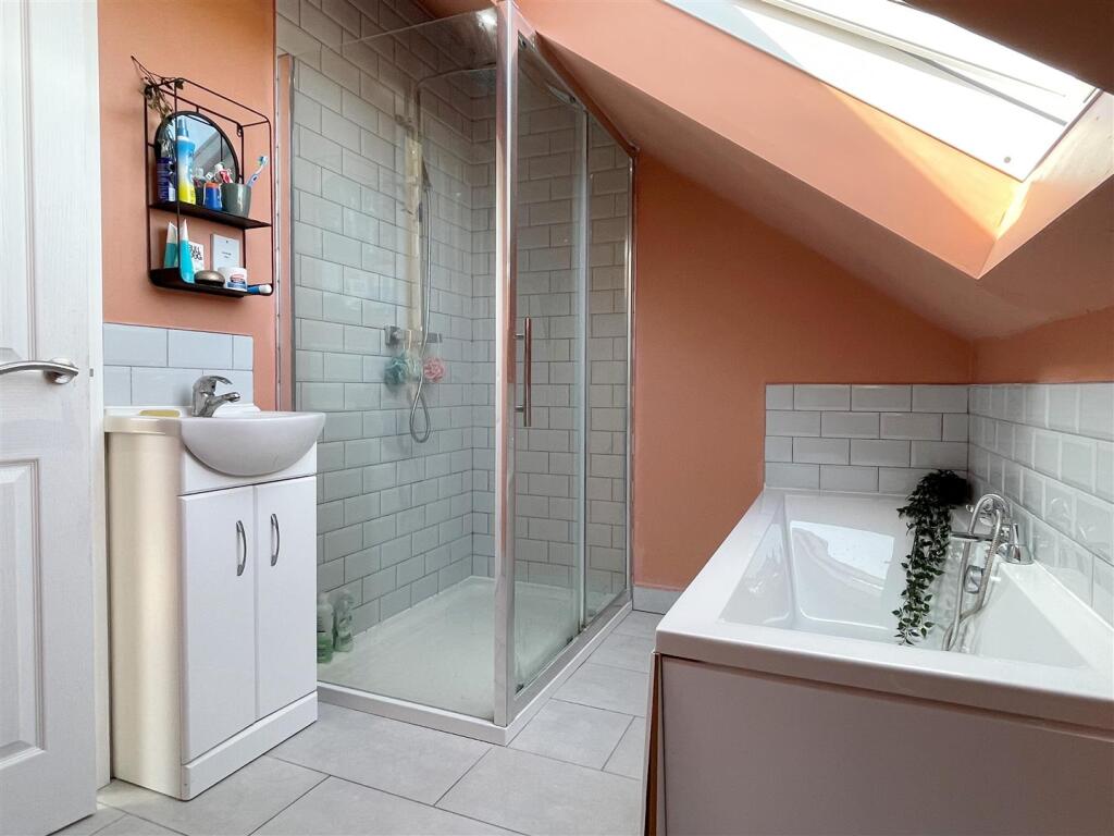 En Suite 1.JPG