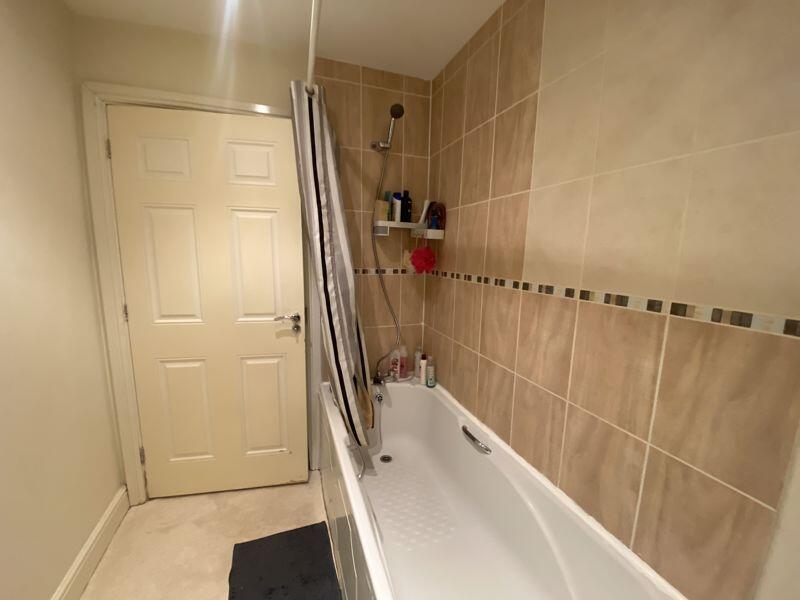 Shared bathroom ( second photo)