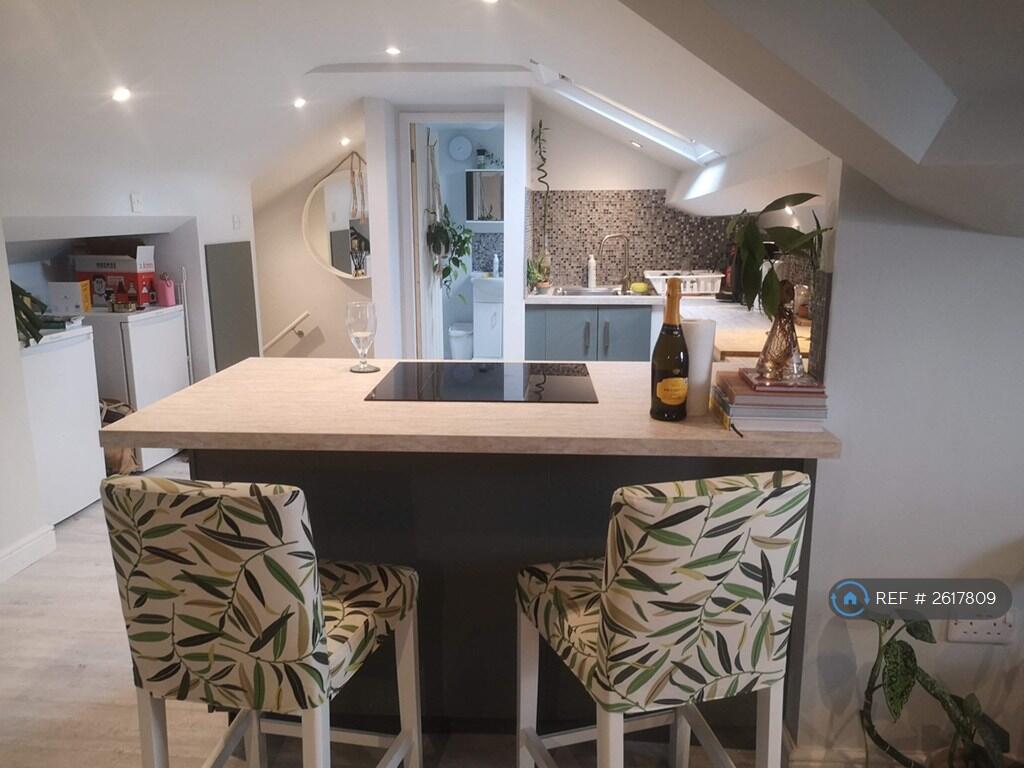 Open Kitchen Dinner Lounge