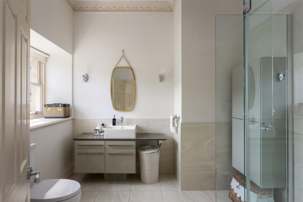 54 - 7 Sherborne Stables - GL54 3DW - Web.jpg