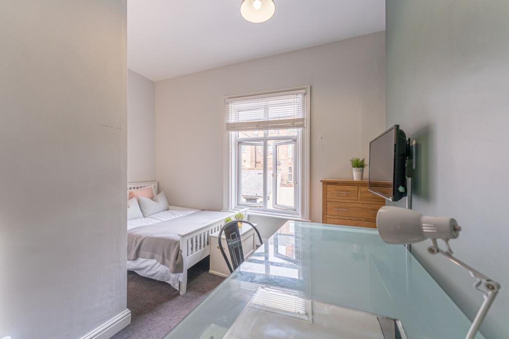 Student Cribs, Nottingham - by Visually Rich 01446