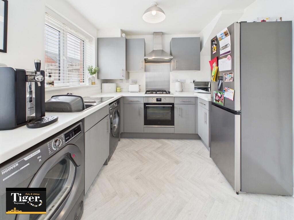 CAM02176G0-PR0601...