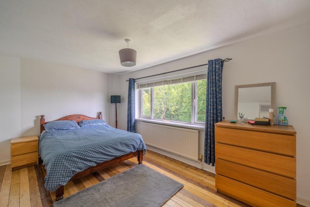 6 Canberra Close-1.jpg