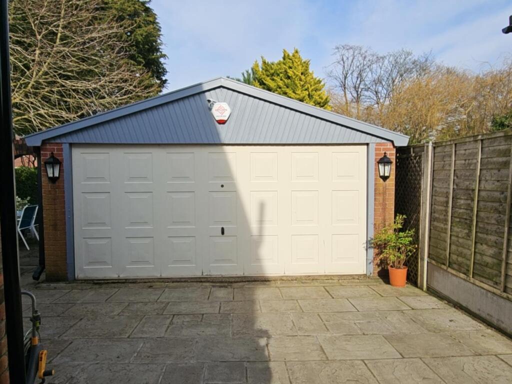 Detached Garage