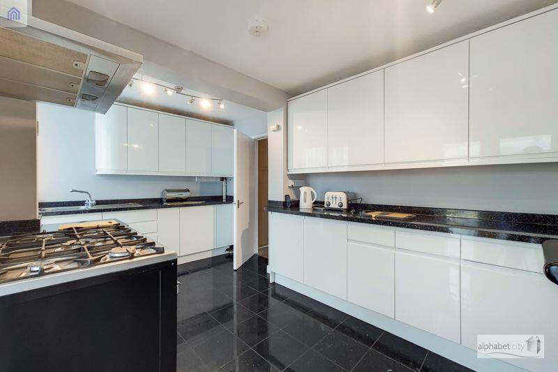 SMYTHE STREET, POPLAR, E14 0HF