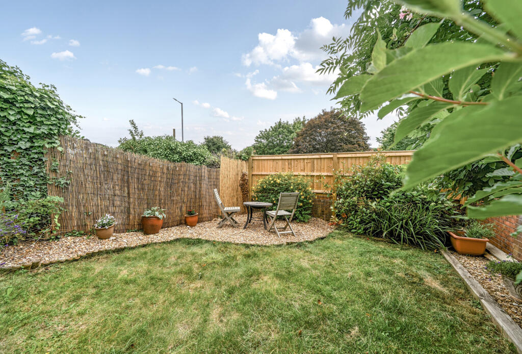 1300272-4-684822b...