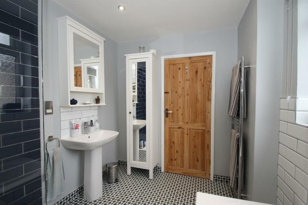 Bathroom Aspect 2