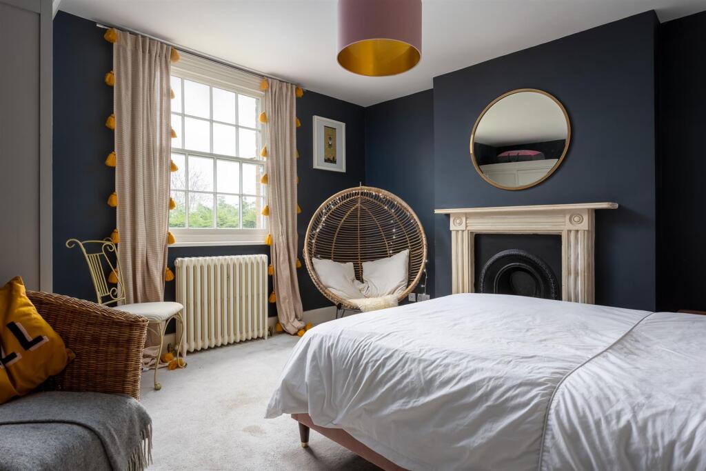 44 - Tynings House - GL51 4XF - Web.jpg
