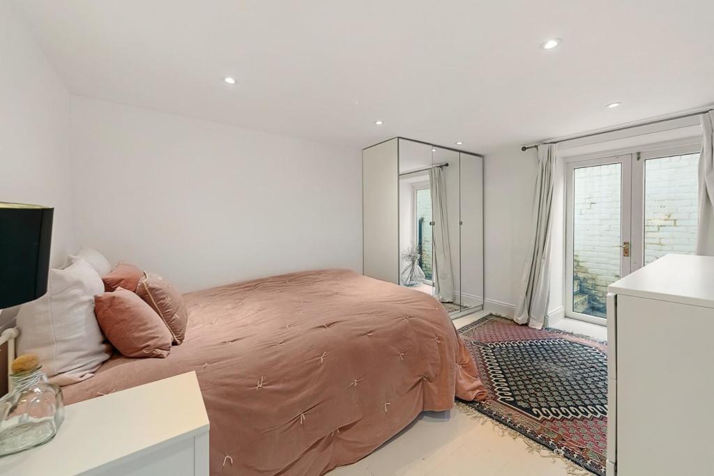 Bedroom (2).jpg