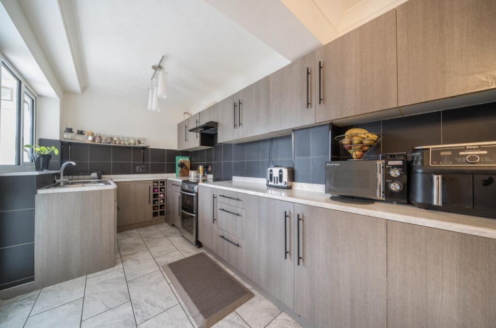 1302713-3-6839bcd90bda7