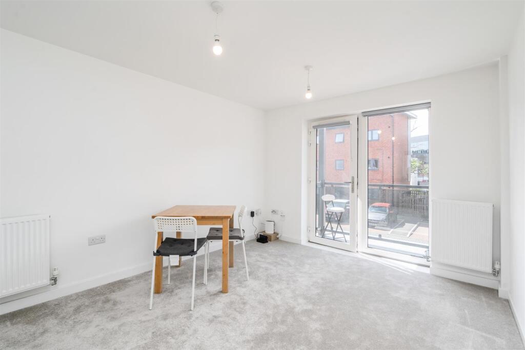 66 Newman Square_6.jpg