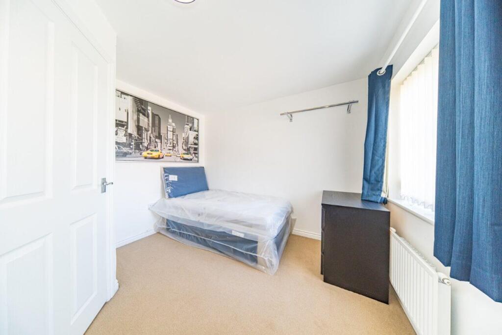 15 Station Road bedroom 3.jpg