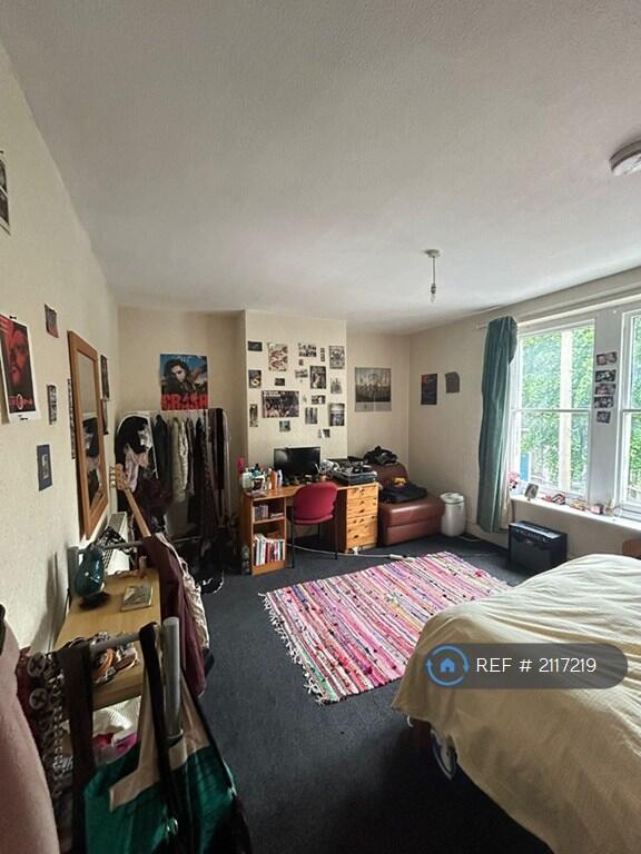 Bedroom 1 - 1