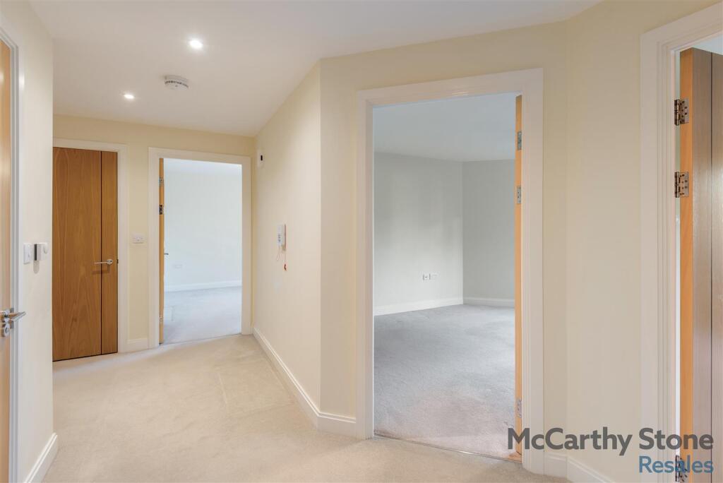 8665945-interior12.jpg