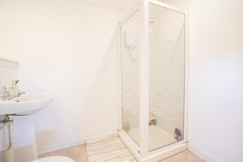 ensuite.jpg