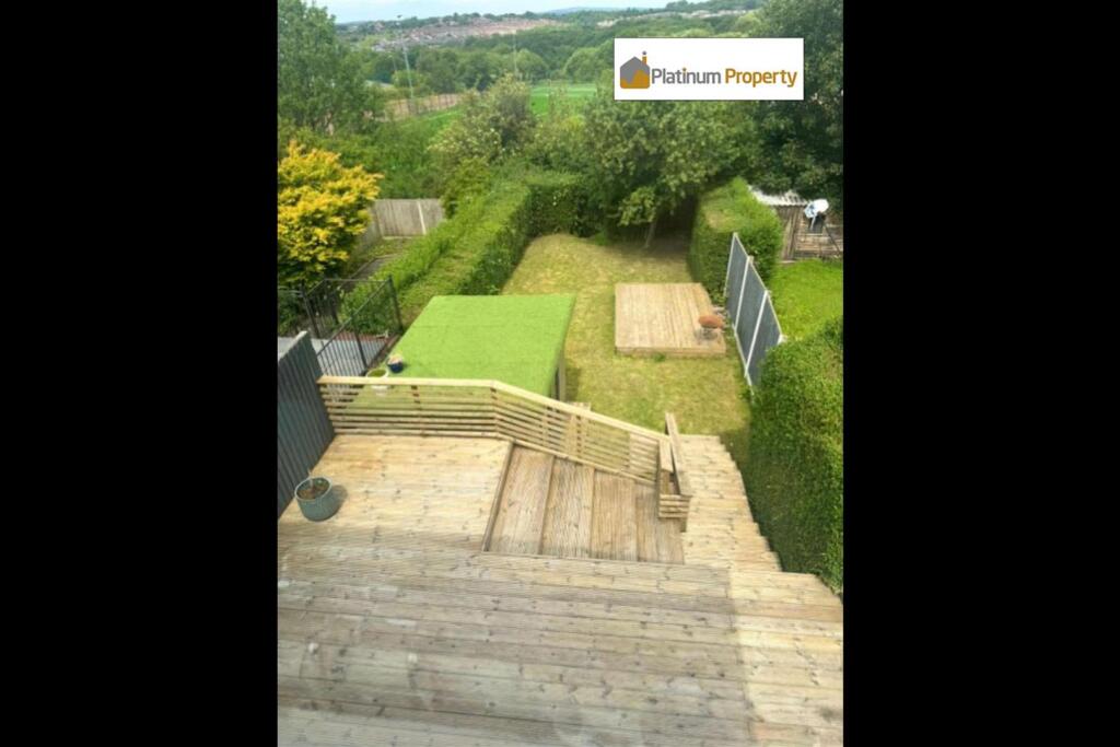 Decking 3a.jpg