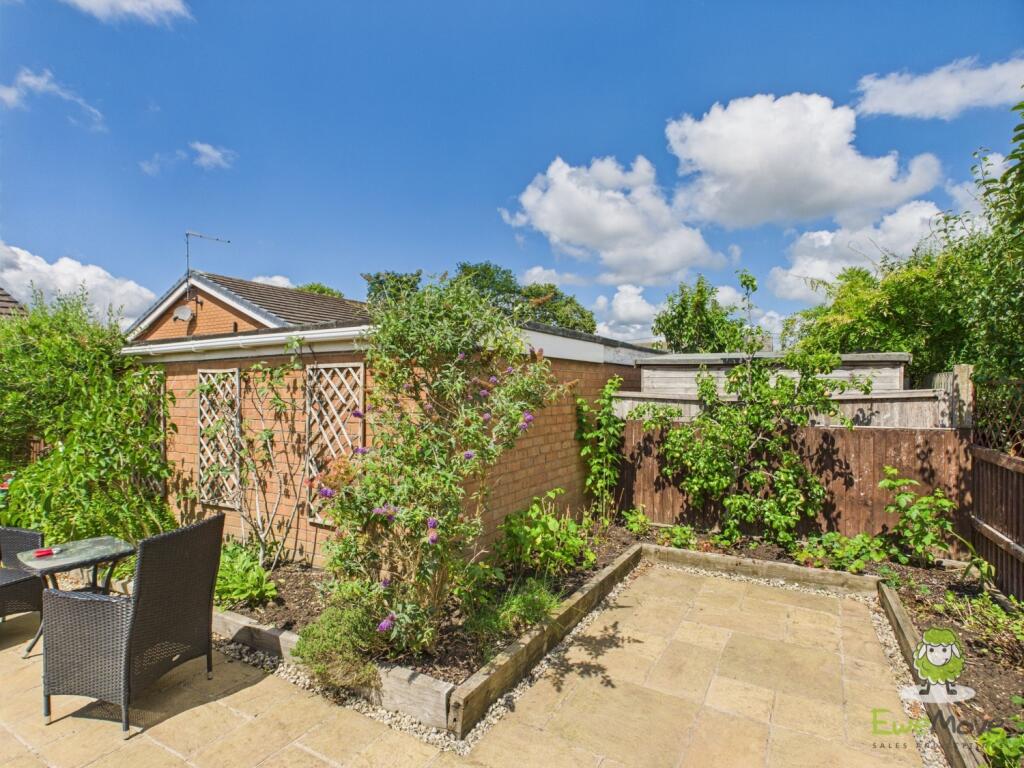 Garden  - Charlotte Thomasson Ewemove Whitchuch an